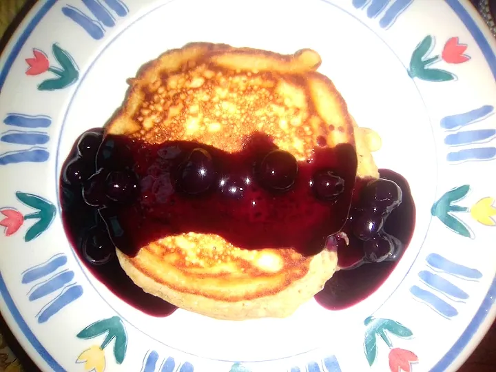 Snapdishの料理写真:blueberries pancakes|Daniel Mohanさん