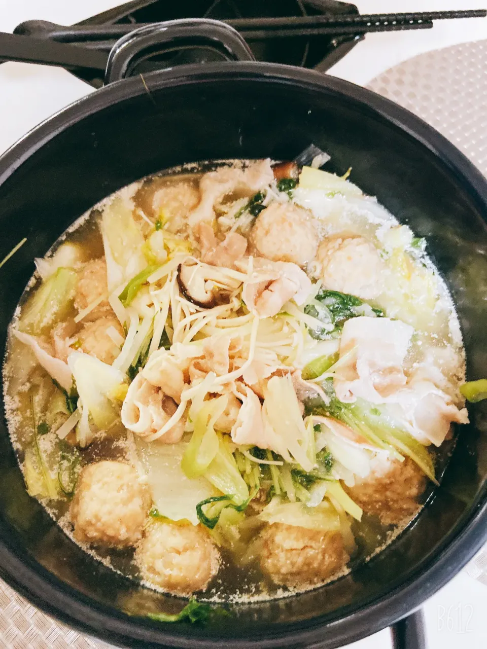 昨日の晩御飯🥰豚バラと鶏団子の野菜たっぷり鍋😋|ゆきさん