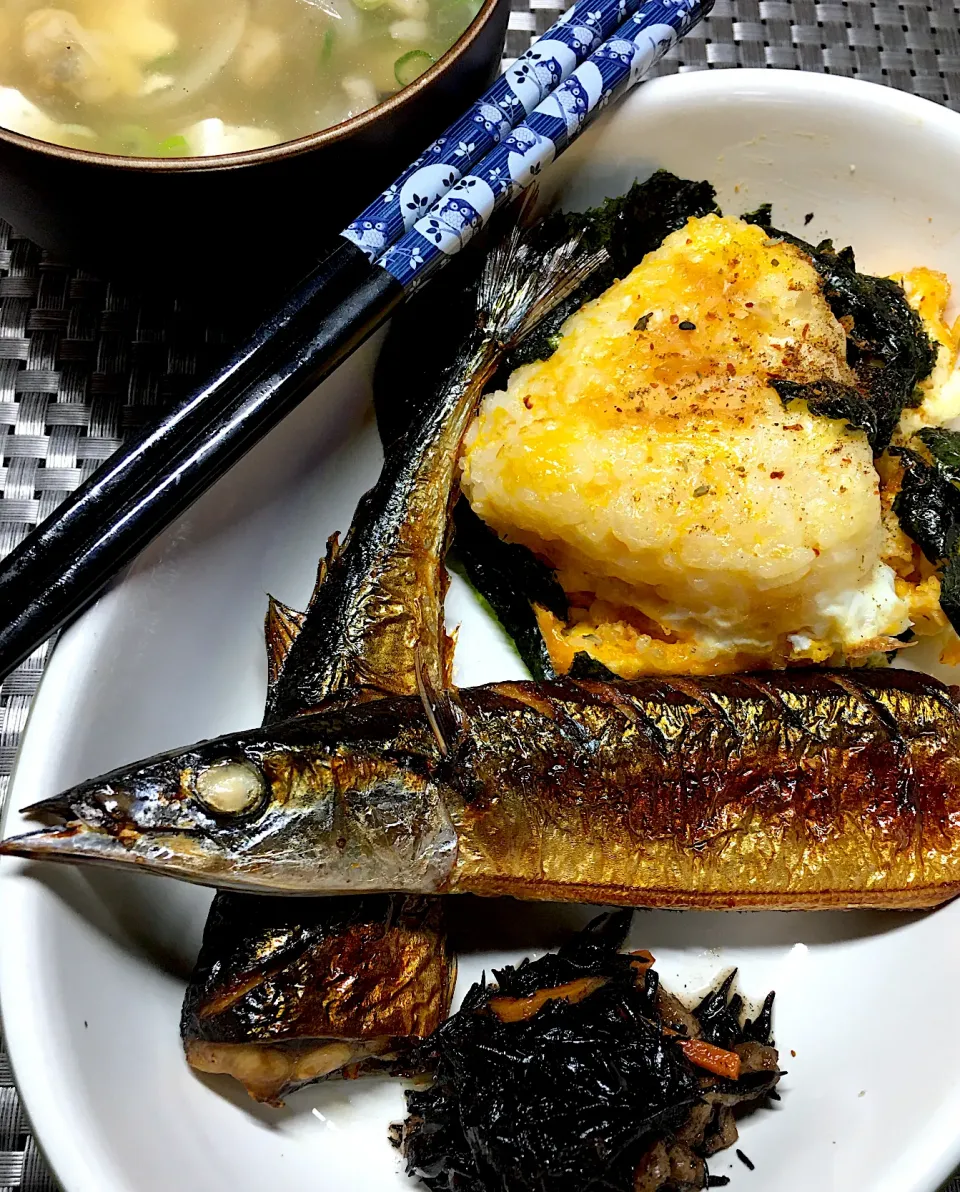 秋刀魚と味噌卵焼きおにぎり|すくらんぶるえっぐさん