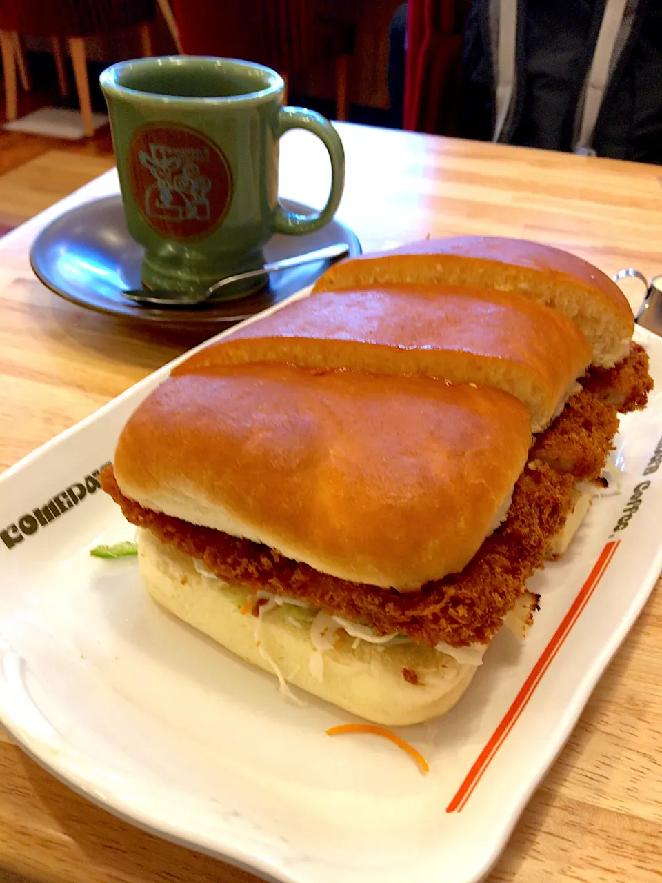 コメダの味噌カツパンに珈琲|ツンコロさん