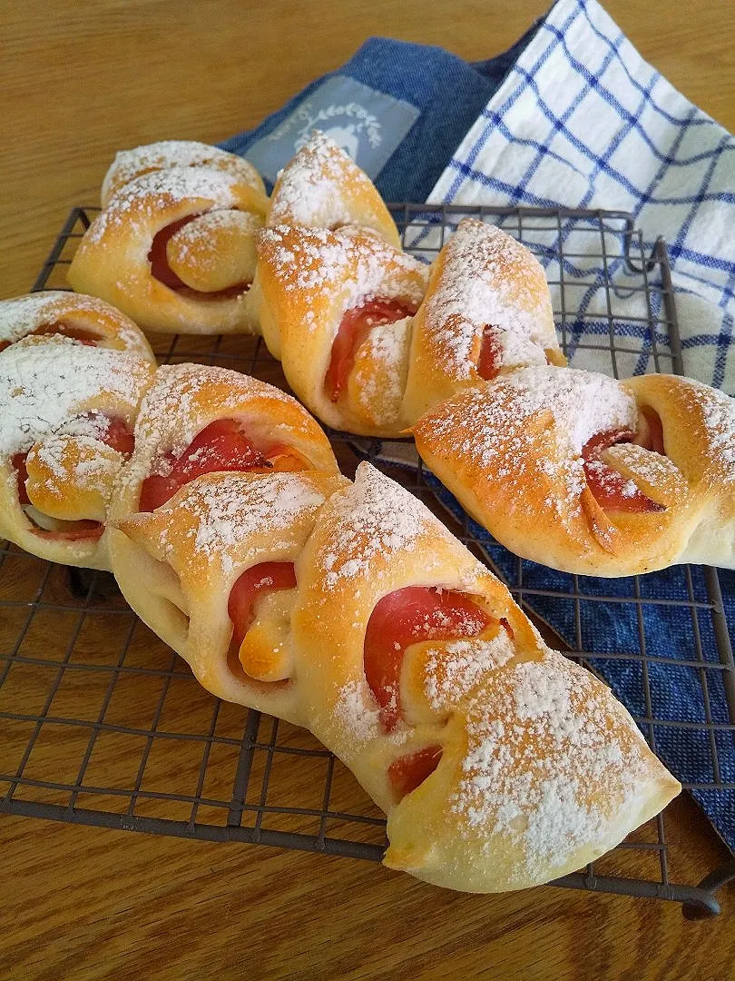 ベーコンエピ試作🥖🐖
夫の1番好きなパンらしくチャレンジ✨
意外と成形が簡単でした♥️|おーやんさん