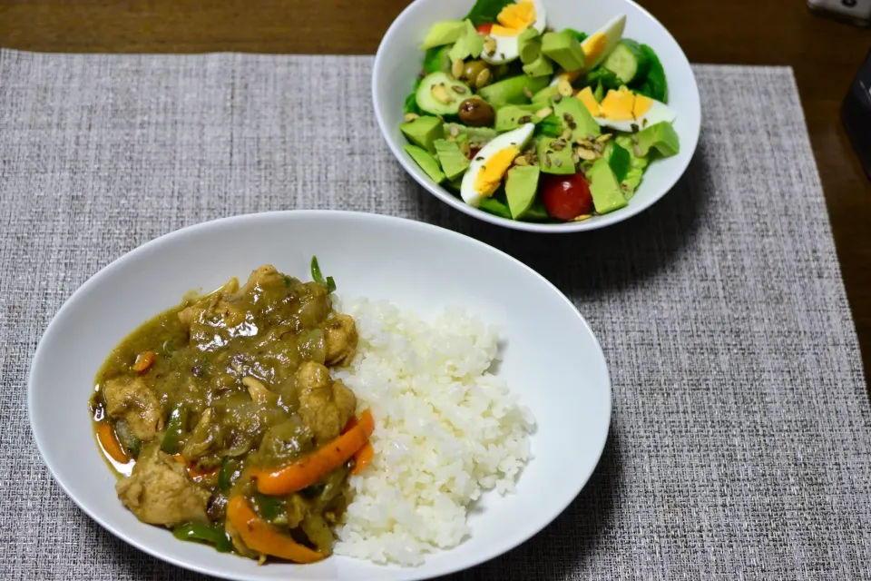 グリーンカレーとサラダ🍛🥗|Makigelinaさん