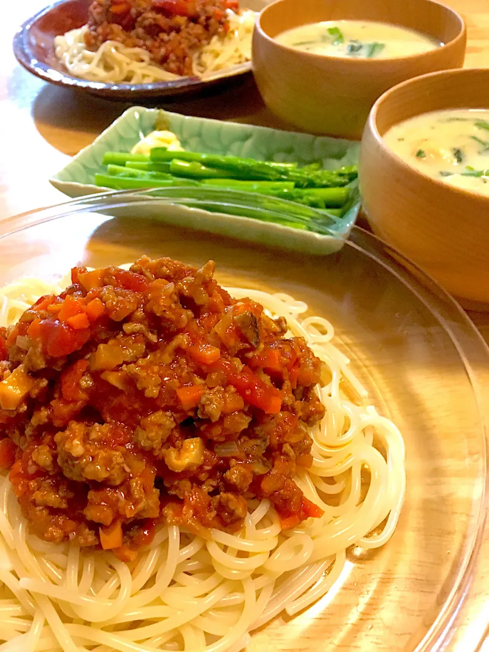 スパゲティミートソース、茹でアスパラをマヨで、クラムチャウダー風スープ(￣＊￣)|さくたえさん