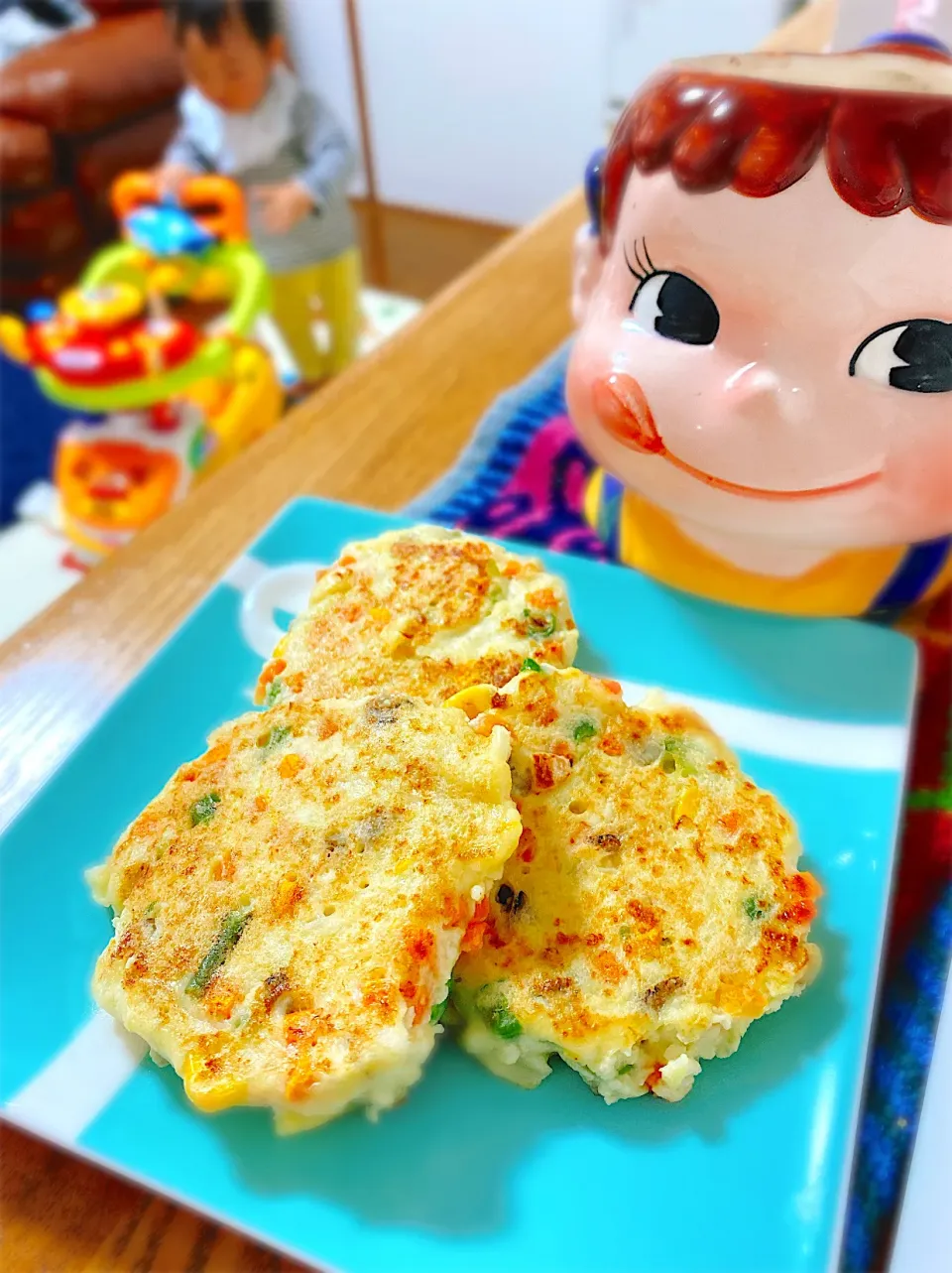 手掴み食べシリーズ♡お豆腐とミックスベジタブルのピカタ風おやき。|ぽき。さん