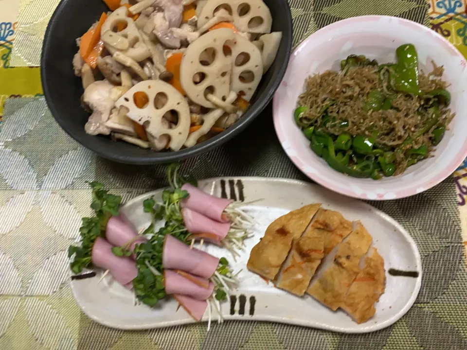 鶏肉と秋野菜の蒸し煮、ピーマンじゃこ炒め、カイワレハム巻き、さつま揚げ|peanutsさん