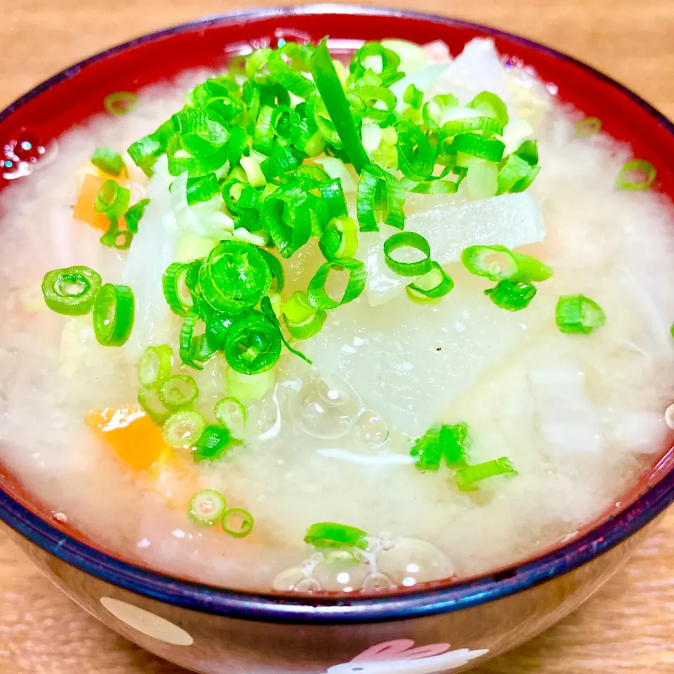 Snapdishの料理写真:具沢山味噌汁🌸お汁物の好きな季節になっております🤗💕|まいりさん