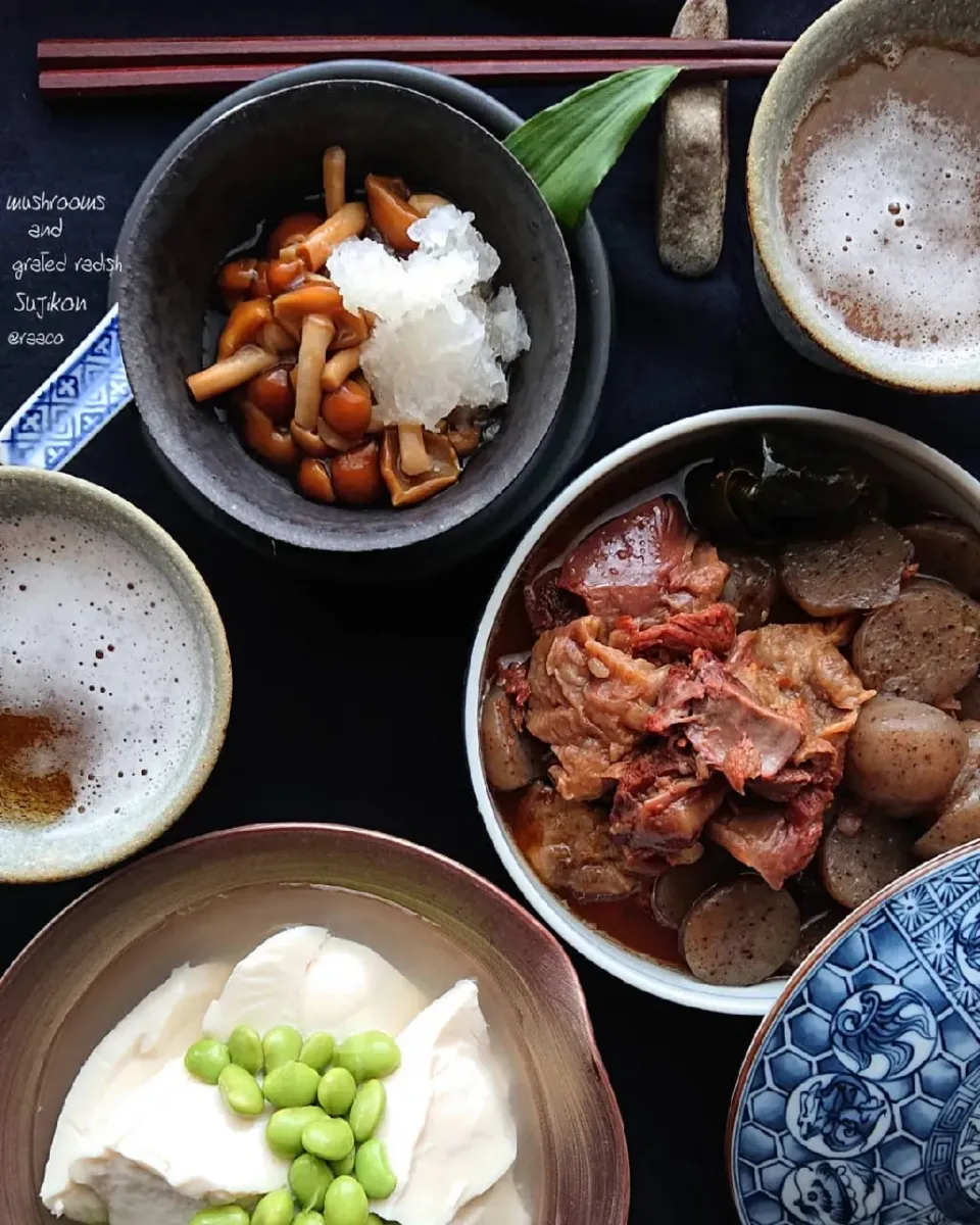 スジコンと滑子おろしと伊勢エビだしの枝豆豆腐と陶器で飲むビール🍺|asatakaさん