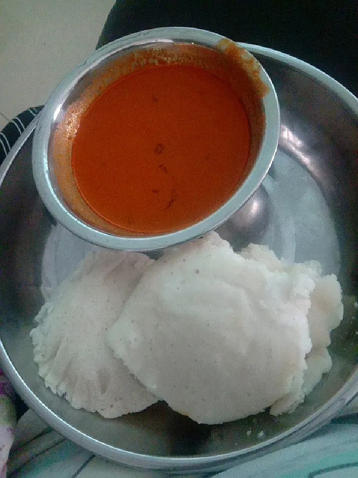 Idli with chicken curry|Revathi Saramata Pillayさん