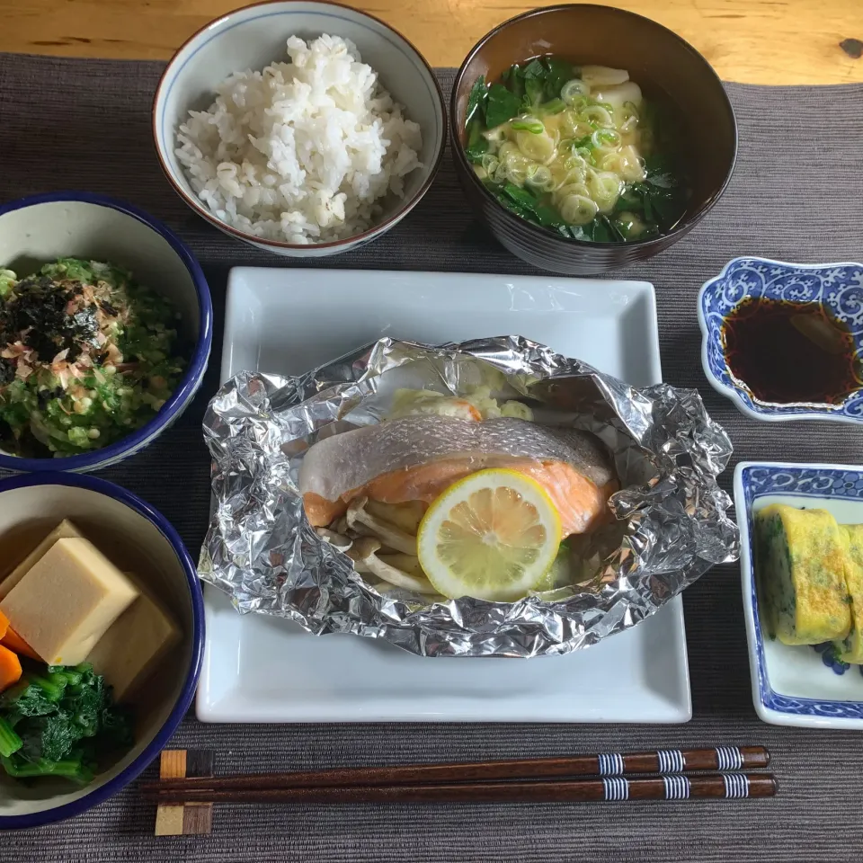 Snapdishの料理写真:Grilled Salmon & Potato Salad in Foil Packet (鮭とポテサラのホイル焼き)|Masa, The Cooking Husbandさん