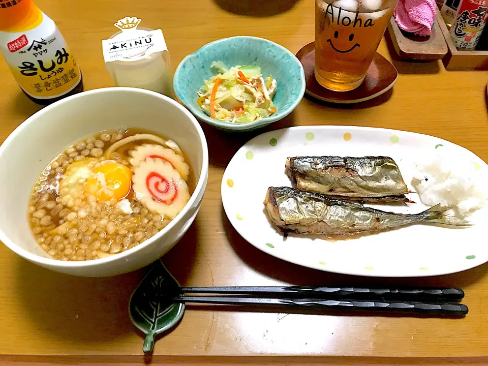 Snapdishの料理写真:さんまの塩焼き、お月見うどん、蒸し鶏とキャベツのあえもの|Emiko Kikuchiさん