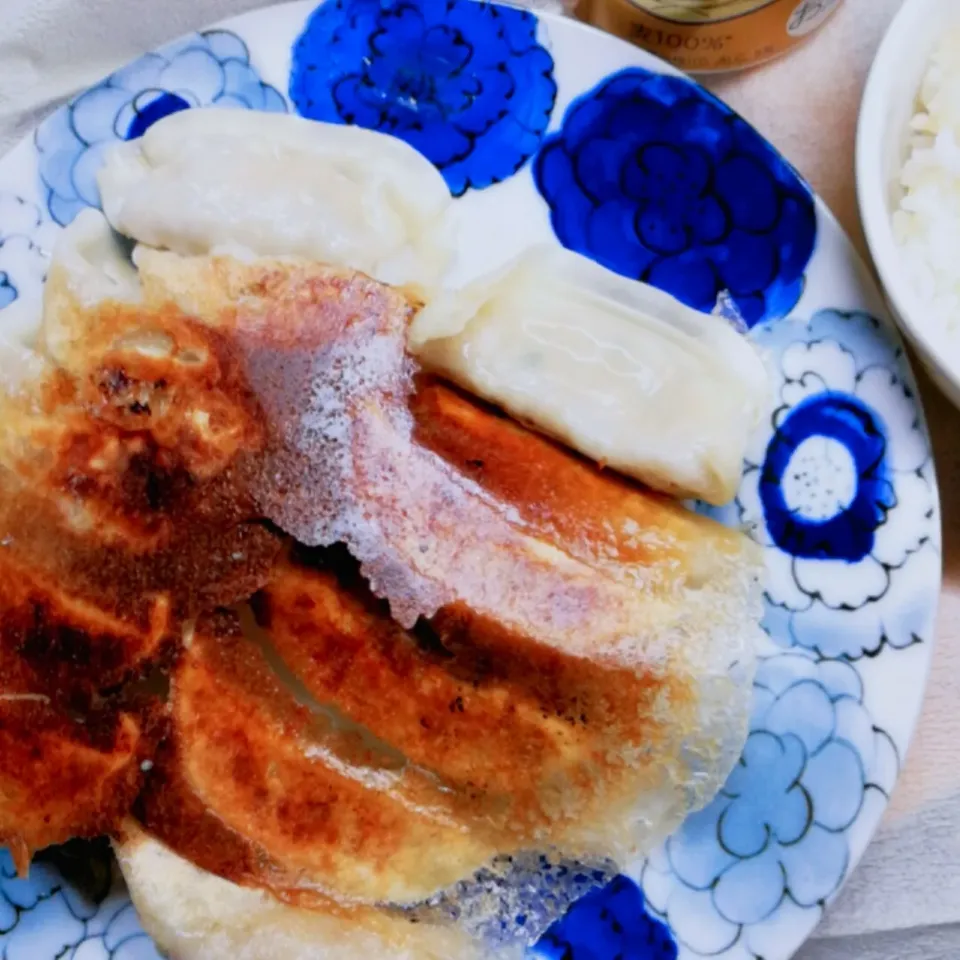 Snapdishの料理写真:餃子焼きました😋🌛

誰か居ない⁉️😫お知らせドアー開かない😫|ペンギンさん