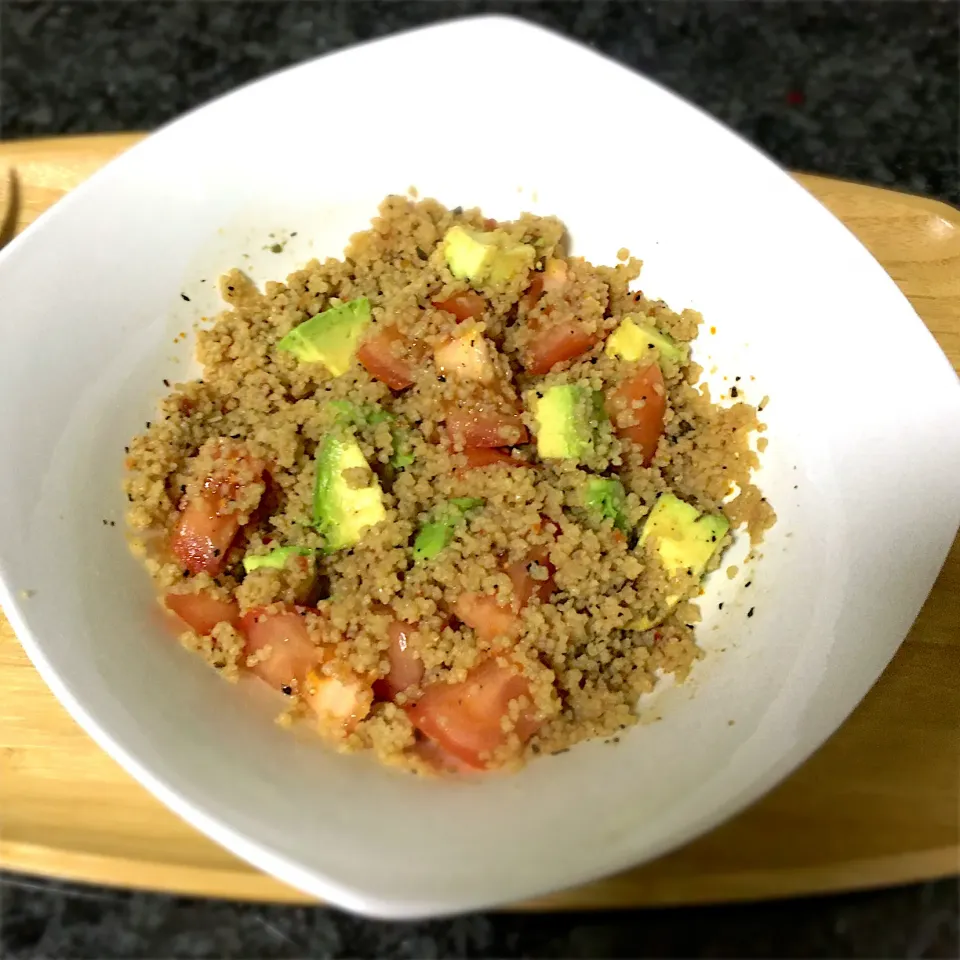 Couscous, Tomato and Avo Salad|QueenMbeeさん