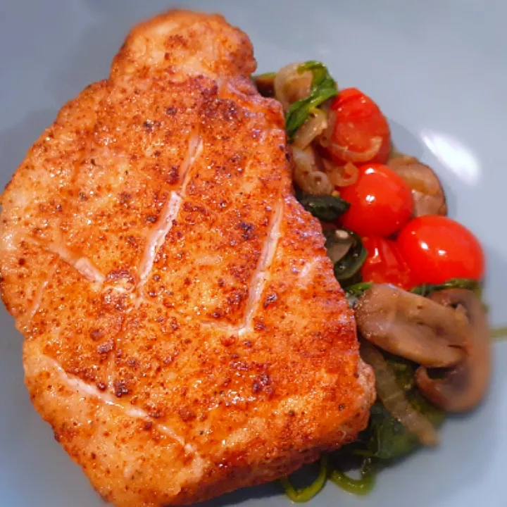 Pork Chop with Spinach mushroom and onion|Michael Jordan of the Kitchenさん