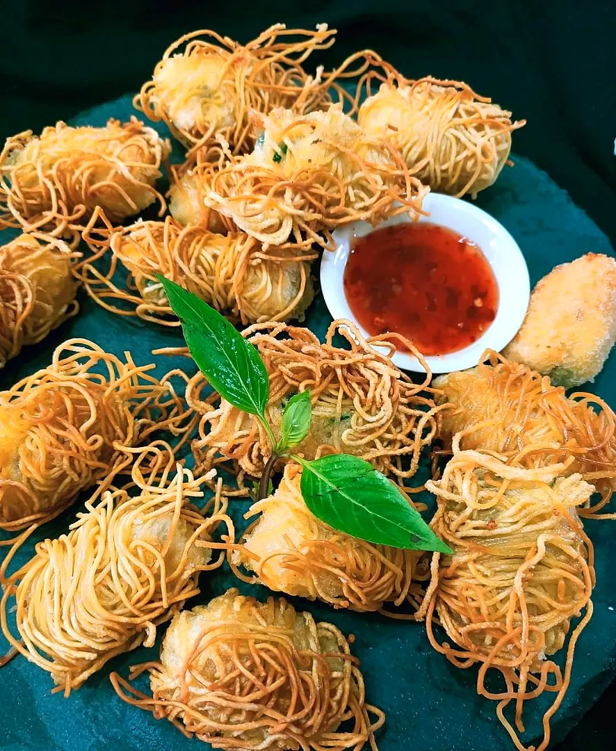 Crispy noodle wrapped potato and mozzarella cheese croquettes 🍝🥔🧀☕|Fatmamaさん