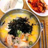 Snapdishの料理写真:초계 온국수(Chicken Noodles Soup w/ Mandu)|Jeryさん