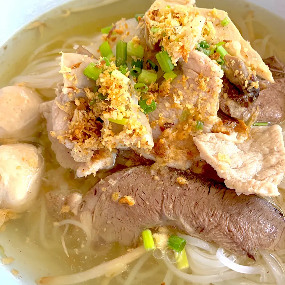 ก๋วยเตี๋ยวหมู|Siriwattana Srithongsukさん