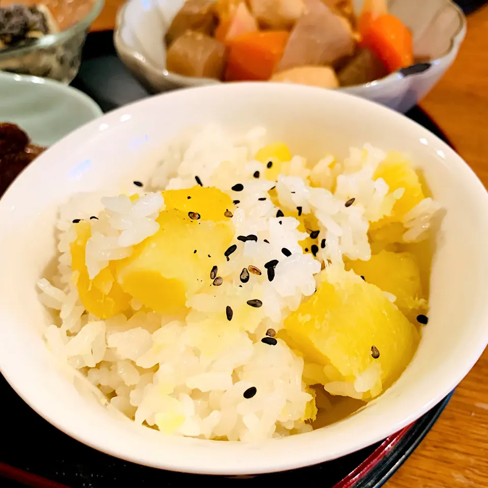 🍠さつま芋ごはん🍠味付けは塩のみ|いちごさん