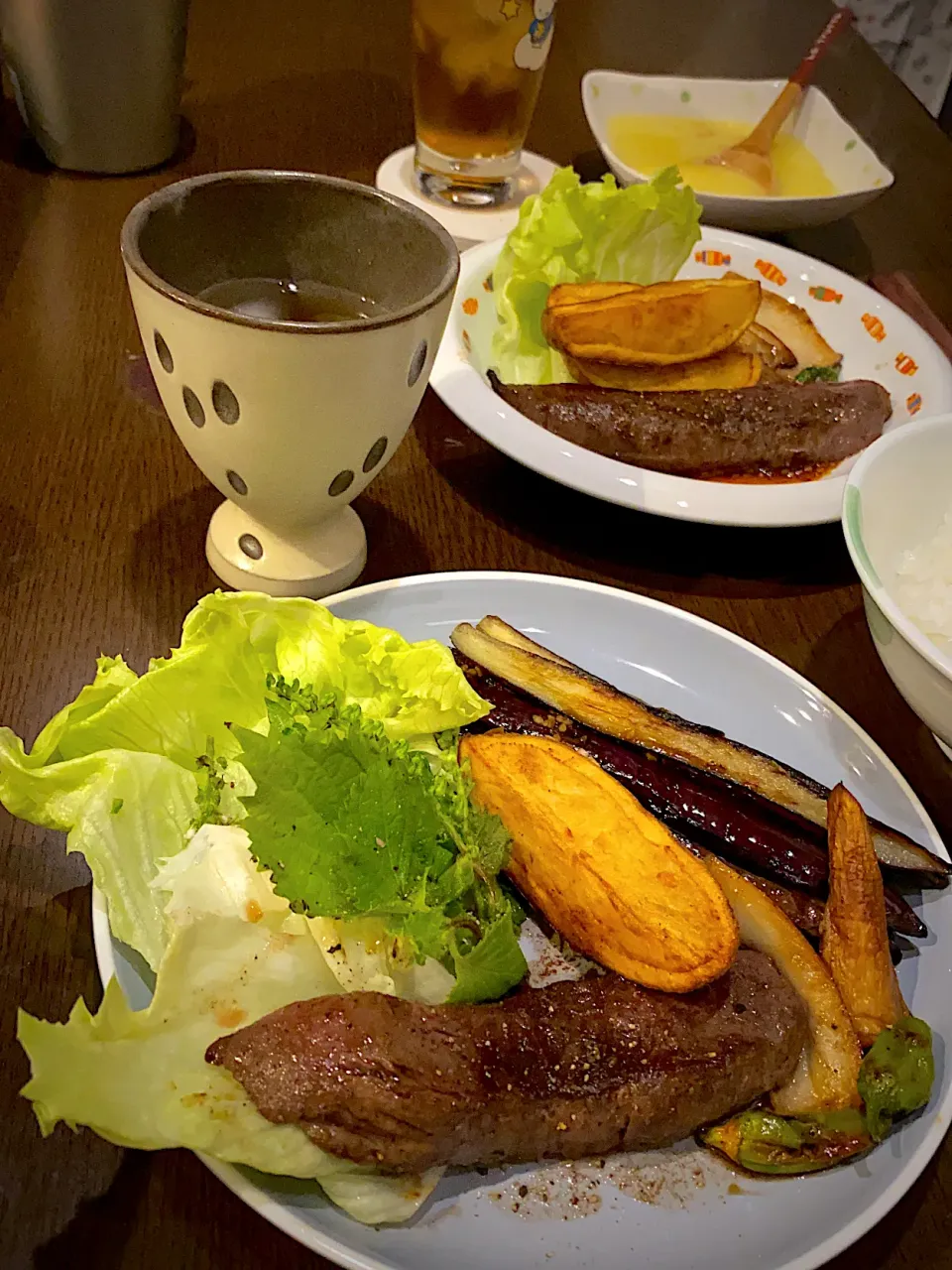 Snapdishの料理写真:牛イチボ肉ステーキ　茄子ソテー　エリンギロースト　青唐辛子ロースト　フライドポテト　穂紫蘇　レタス　コーンポタージュ|ch＊K*∀o(^^*)♪さん