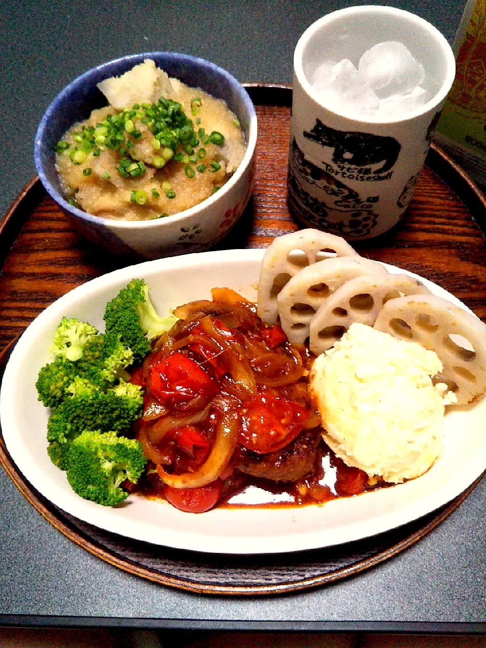 親芋のみぞれ煮、ハンバーグプチトマト掛け(*ﾟ▽ﾟ)ﾉ🍺|たまみさん