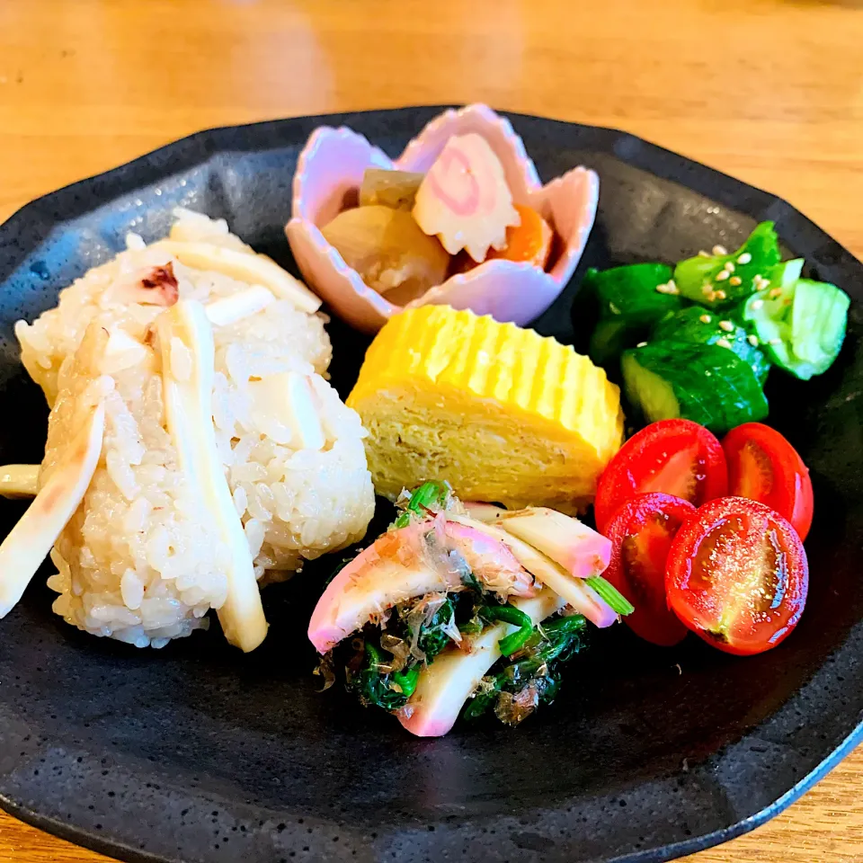 和ンプレートde朝ごはん🦑イカ飯おにぎり🍙|いちごさん