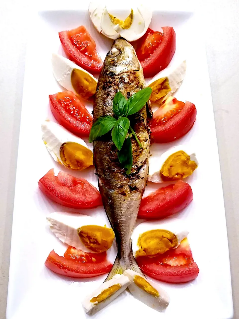 Snapdishの料理写真:Fish,salted egg and tomatoes|Jhingさん