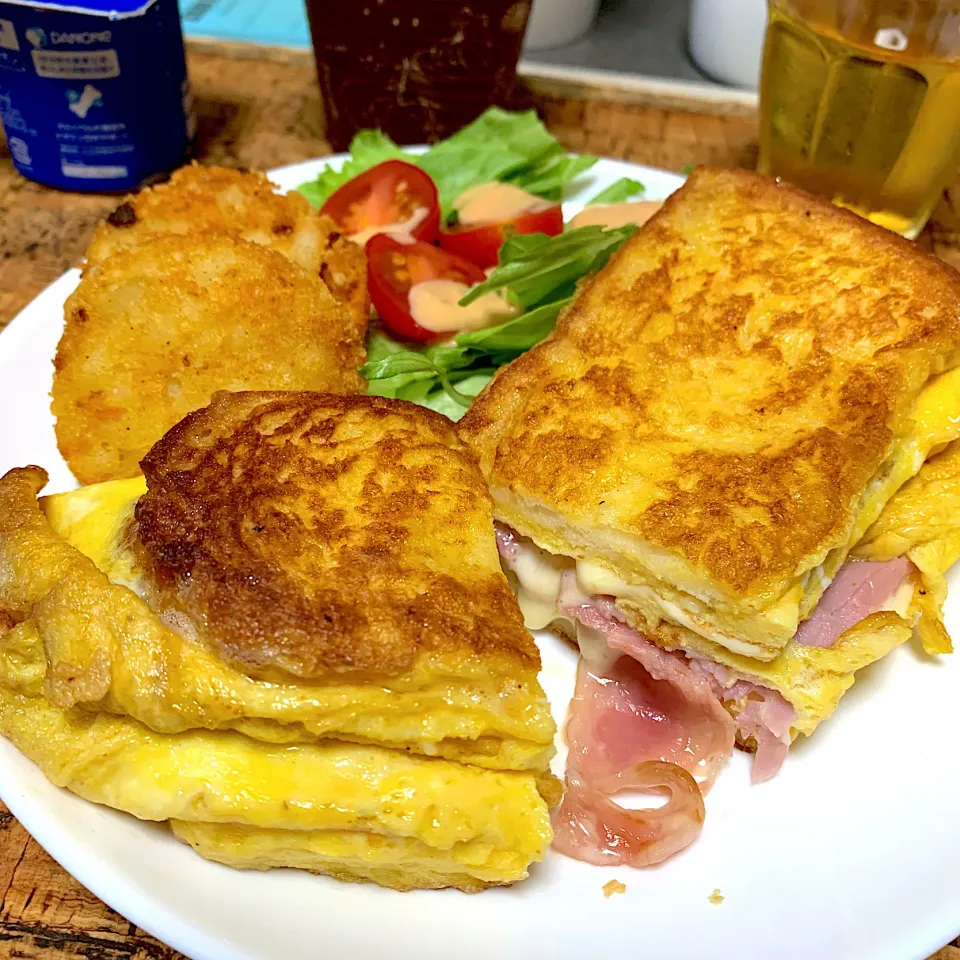 今日の朝ごはんは韓国風フレンチトースト。ハム、ベーコン、チーズ入り。|にょんにいさん