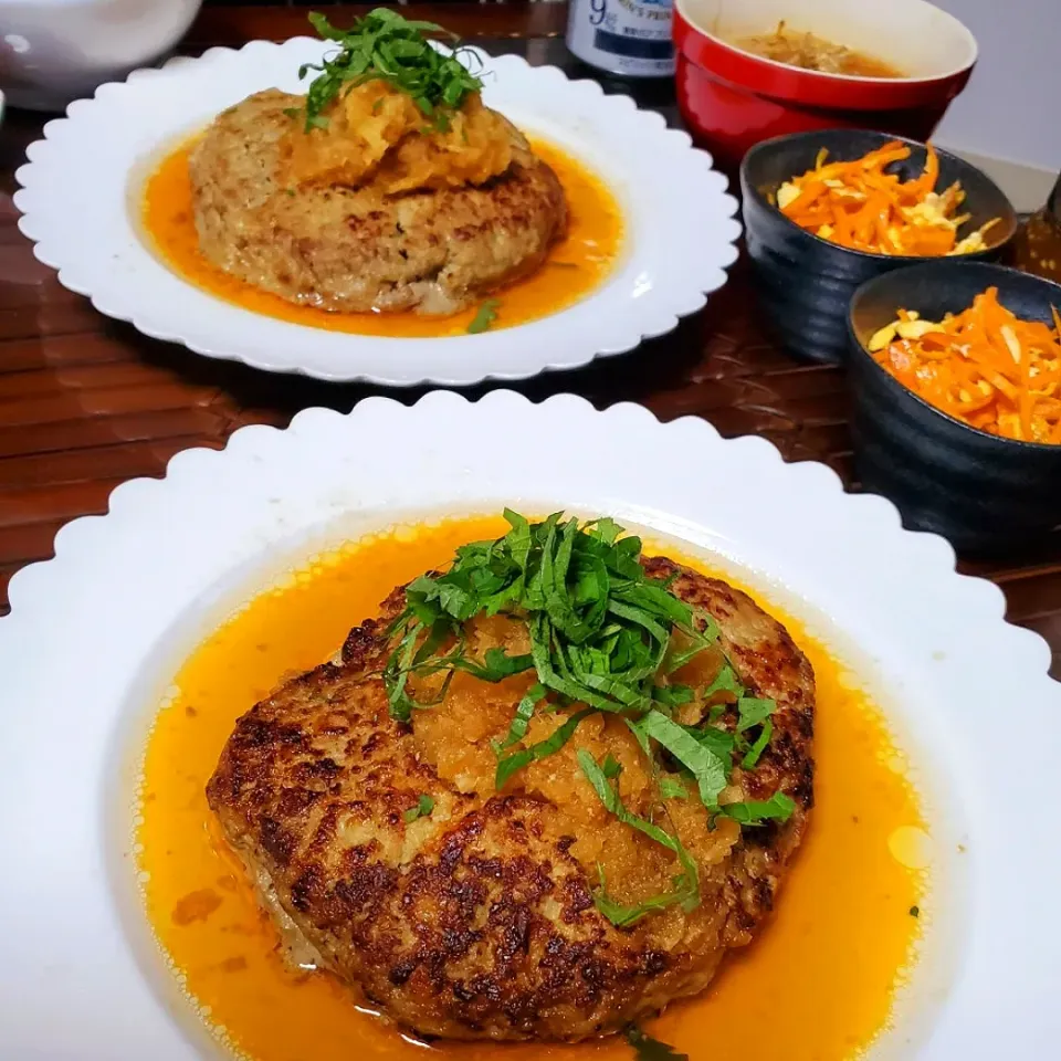 奥様料理♪😀
ビックハンバーグ
にんじん🥕シリシリ
サラダ
スープ|dai.noriさん