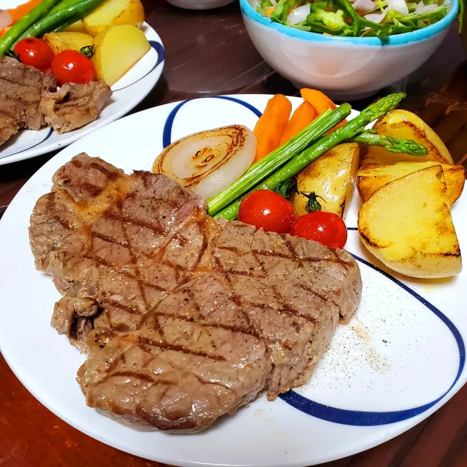 おじさん料理♪😀
ミディアムステーキ🥩
サラダ🥗
スープ|dai.noriさん