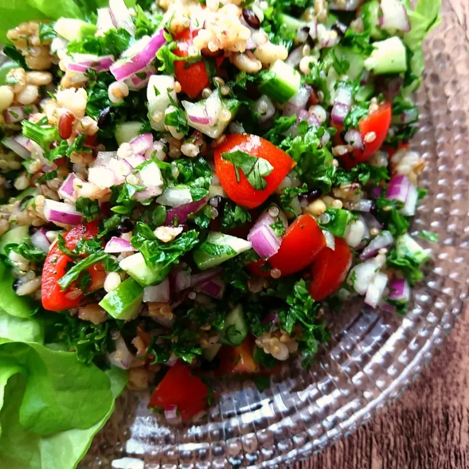 Snapdishの料理写真:Masa, The Cooking Husbandさんの料理 Quinoa Tabbouleh (パセリいっぱい中東のサラダ、タブリ)|とだともさん