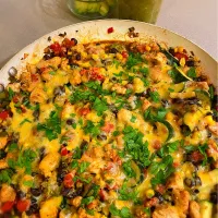 Southwestern Chicken - I’m on a one pan kick. Southwestern chicken with veggies, black beans and cilantro. Finished with my mom’s homemade salsa verde, sour cre|Liesel Ryanさん