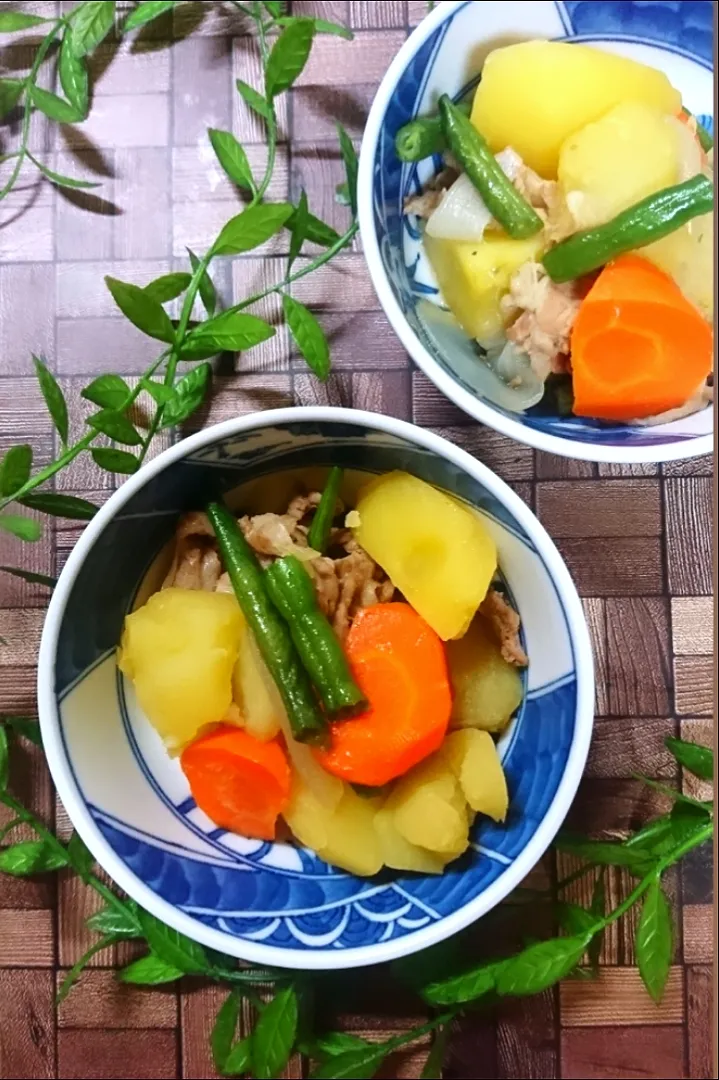 Snapdishの料理写真:肉じゃが 😋|fumi ◡̈⋆さん