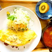 Snapdishの料理写真:⭐︎オムライスカレー⭐︎土曜日の昼食|jasminechachachaさん