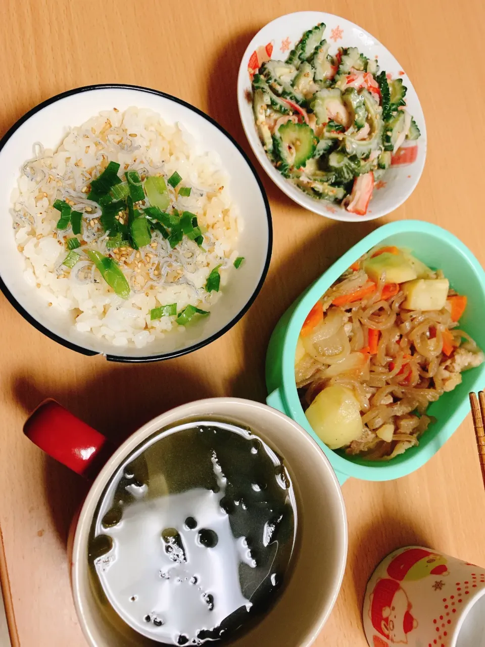 じゃこ丼、肉じゃが、ゴーヤかにかま、味噌汁|あみたんさん