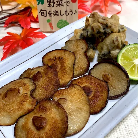 「原木しいたけ」を使ってみたSnapdishの料理・レシピ写真:らでぃっしゅぼーや「ぱれっと」8種より。椎茸のバター焼き＆椎茸の軸と海苔の天ぷら♪