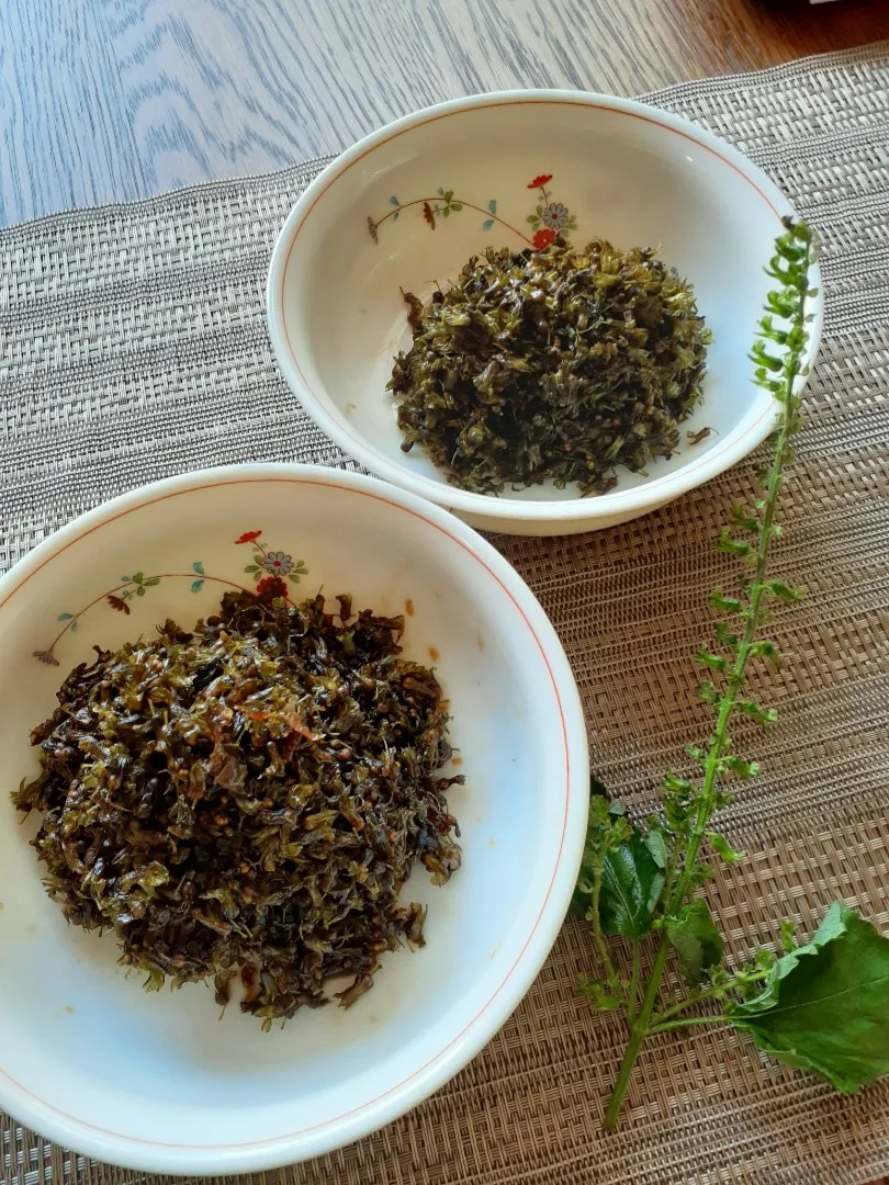 炊きたてご飯に
青紫蘇の実の佃煮２種☺️|fumfumさん