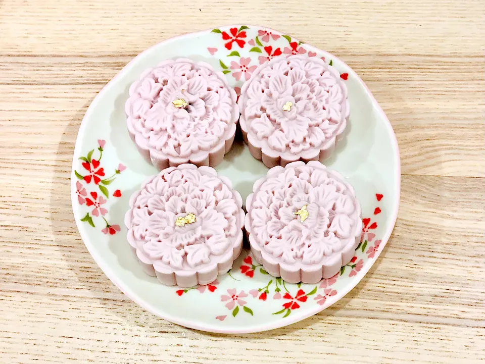 Snapdishの料理写真:Lavender Earl Grey Mooncakes 🥮|Ivyさん