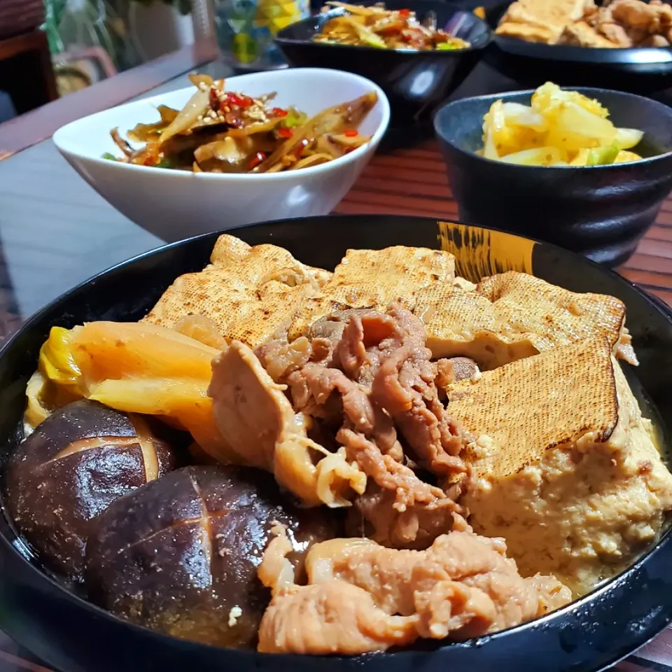 奥様料理で♪😀
肉豆腐
きんぴらごぼう
白菜の浅漬け|dai.noriさん