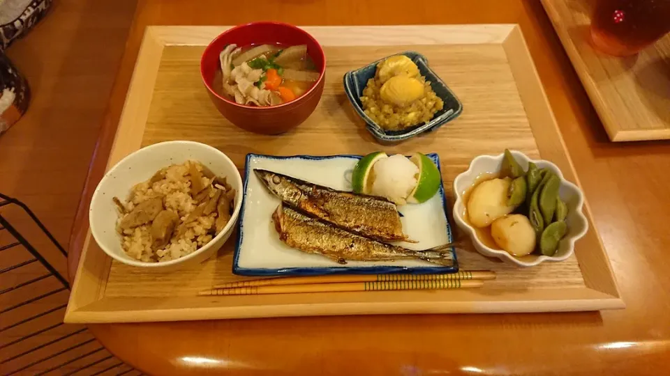 ☆とりめし
☆焼きサンマ
☆豚汁
☆ジャガイモとひらまめの煮物
☆栗きんとん|chikakoさん