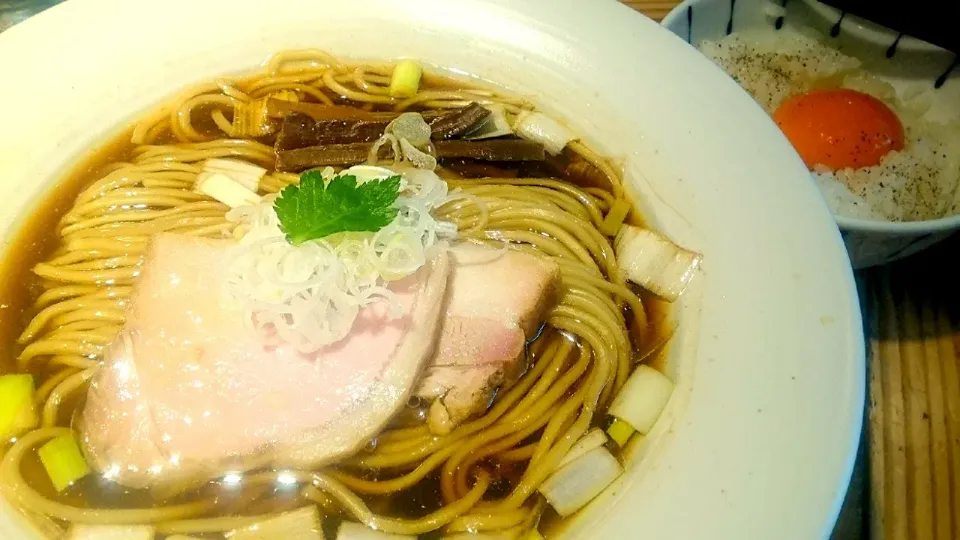 Snapdishの料理写真:【日曜祝日は10時～15時30分】
麺処 篠はら
醤油そば（900円）
＋濃厚卵黄飯（200円）
＠池袋、要町
20209|大脇さん