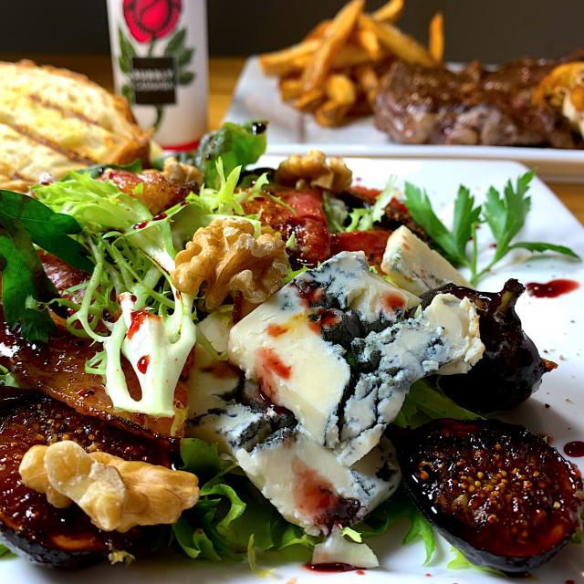 Caramelized Fighoney Glazed Baconblue Cheesefris E Salad With Port Wine Reductionイチジクのキャラメリゼとハチミツベーコン ブルーチーズ チコリフリーゼのサラダ ポルトワインソース Masa The Cooking Husband Snapdish スナップディッシュ Id Ebttfa