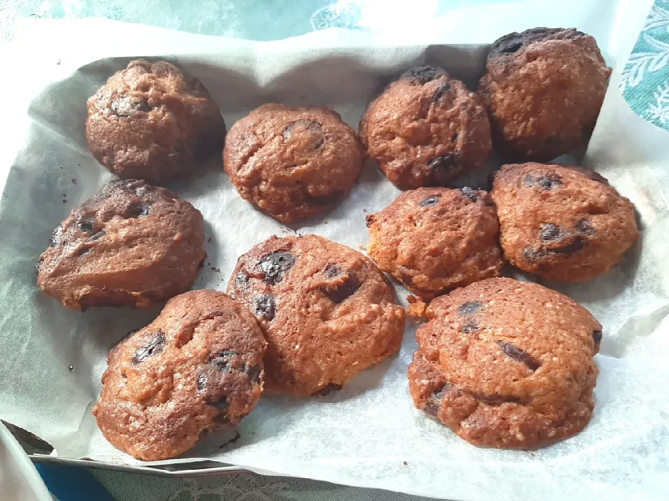 freshly baked chocolate chip cookies using Belgium chocolate chips.|koayekyawさん