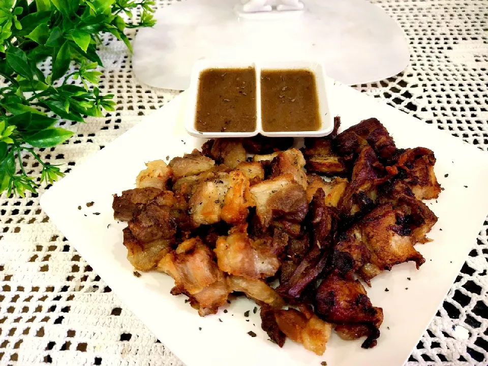 Snapdishの料理写真:lechon kawali with basil ❣️|IQuin Qiさん