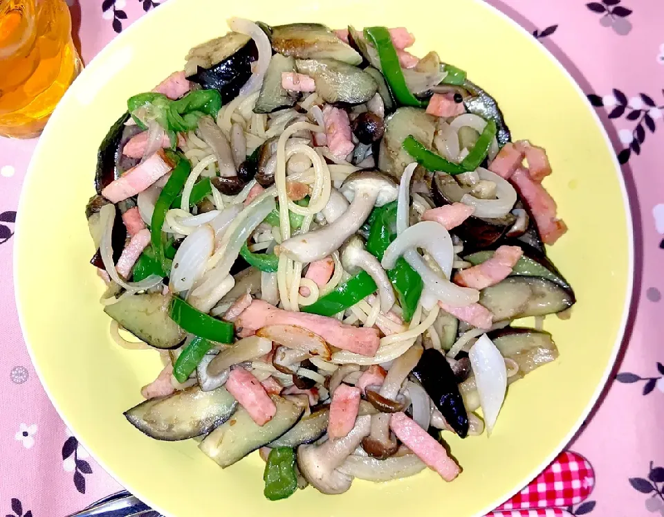 今日のお昼ごはん🍴🍝
ベーコンと茄子のガーリック醤油パスタ🌼|オレンジチョコさん