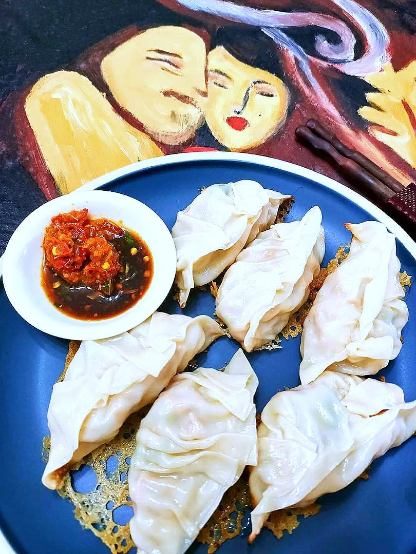 Vegetarian Pan Fried Chicken Gyozas with Vegetarian Sambal Oelek..|Fatmamaさん