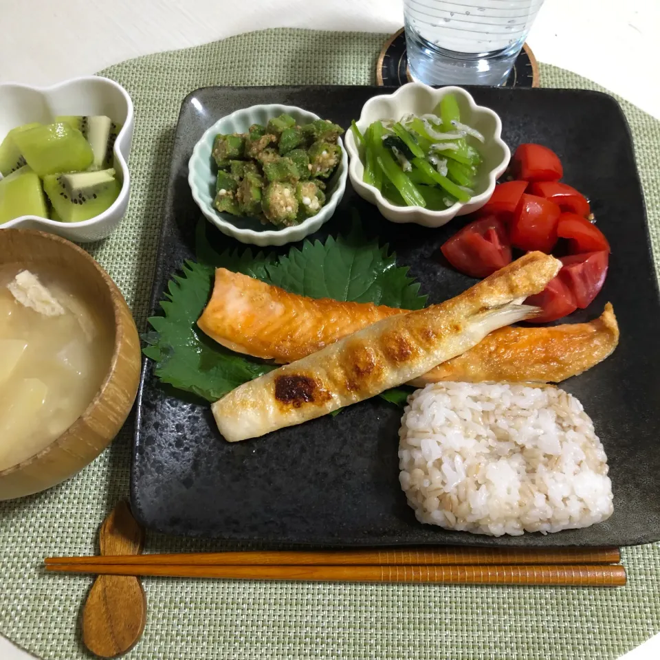 Snapdishの料理写真:10/4晩ご飯：鮭ハラス|ななみんさん