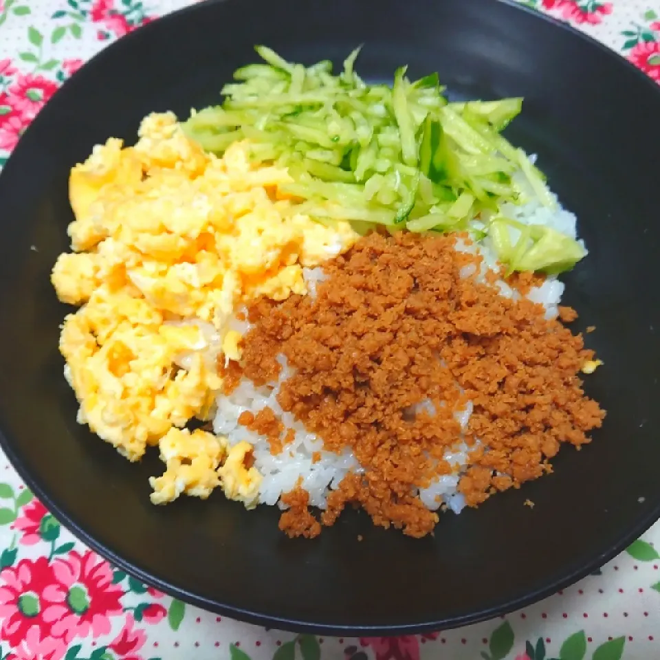 Snapdishの料理写真:三色丼✨三色ならいいのよ|cocco+さん