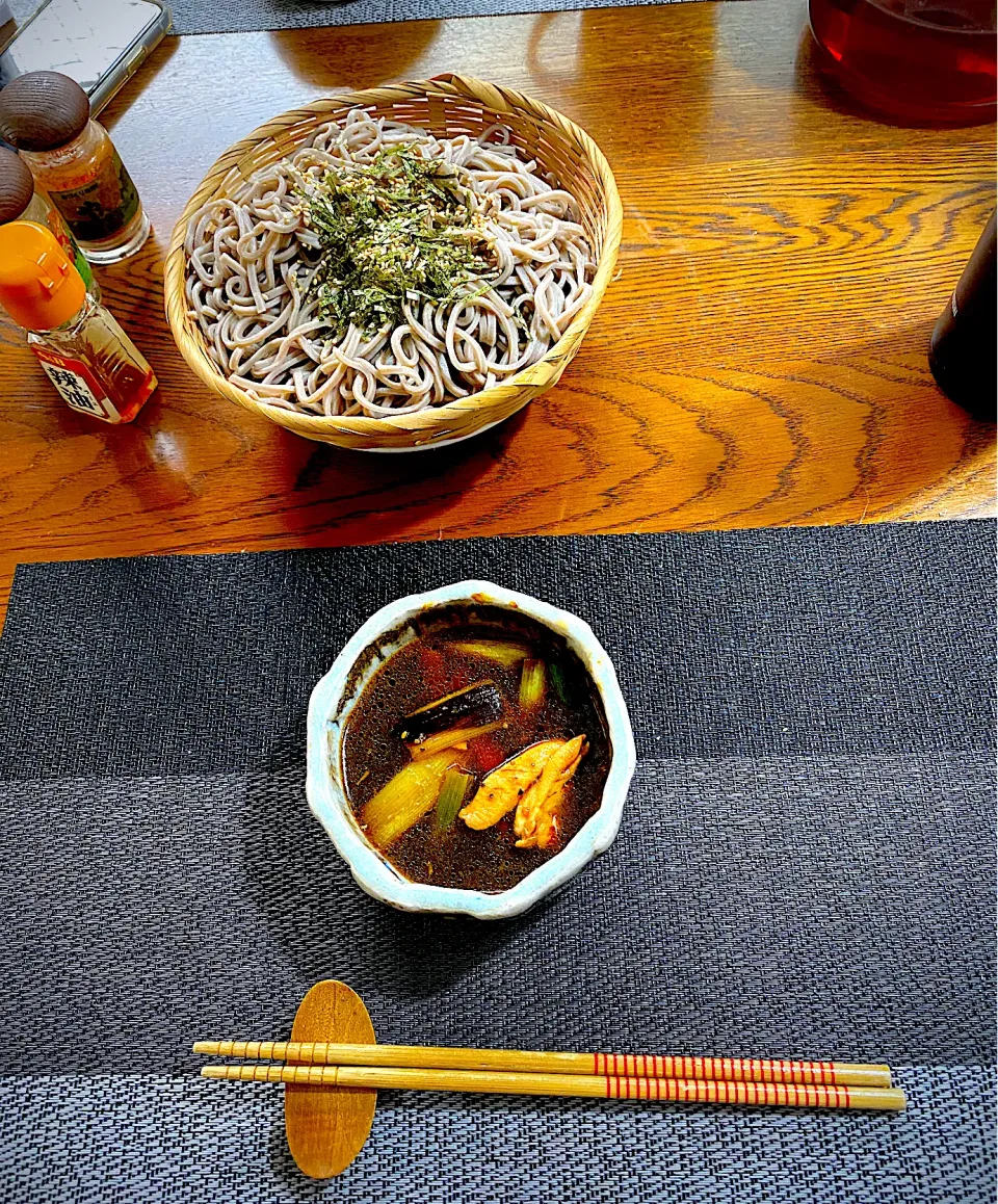 Snapdishの料理写真:鶏せいろ風ピリ辛つけ蕎麦|yakinasuさん