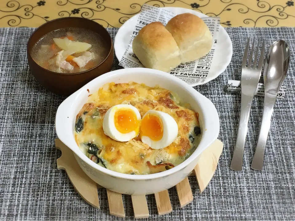 Snapdishの料理写真:ペンネグラタンとミニ食パン～夕飯|チムニーさん