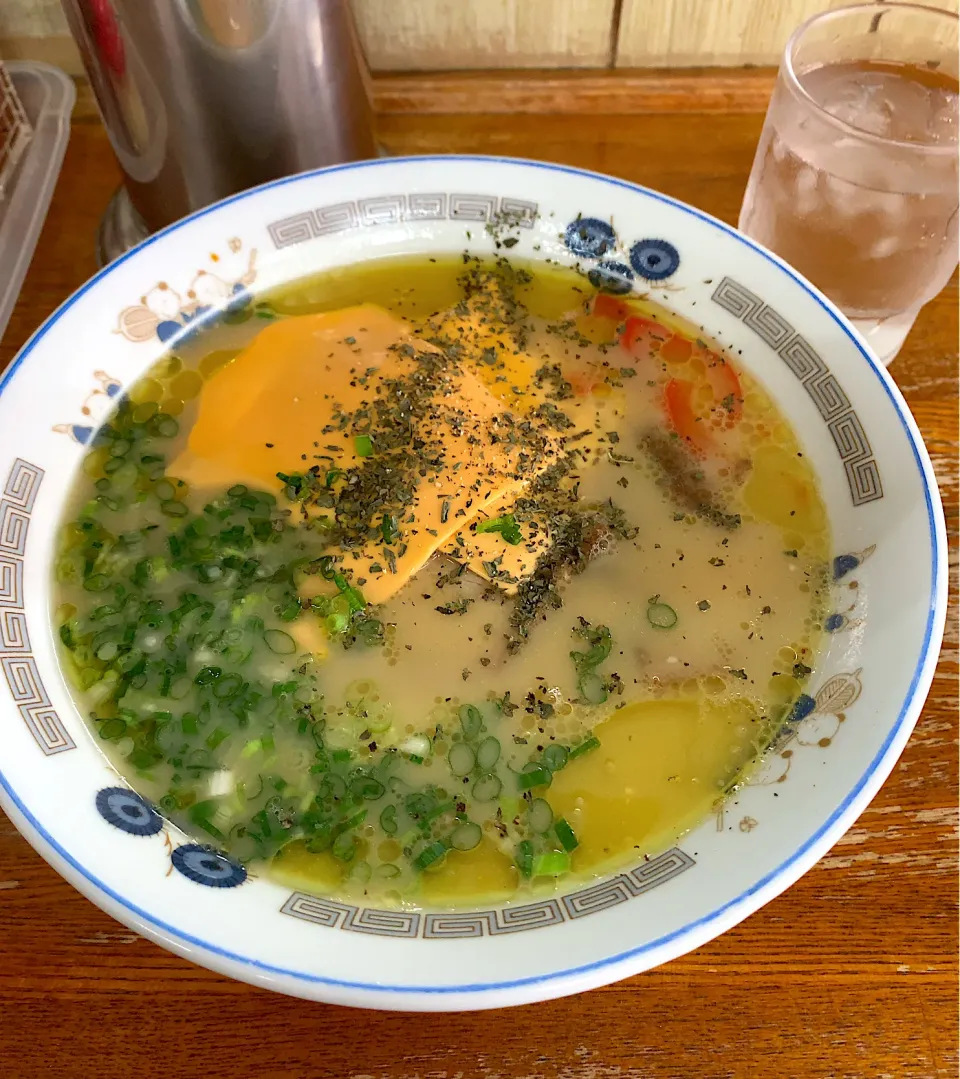 ちーずとんこつラーメン🍜|るみおんさん