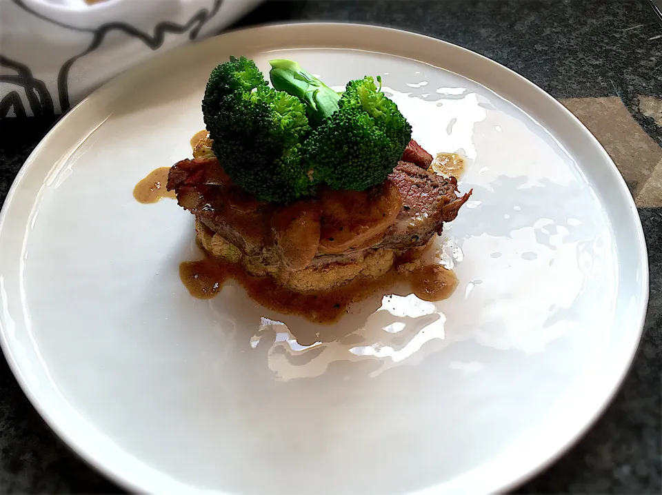 Cauliflower Bed Laid with Ostrich Steak Mushroom Sauce and Broccoli|QueenMbeeさん